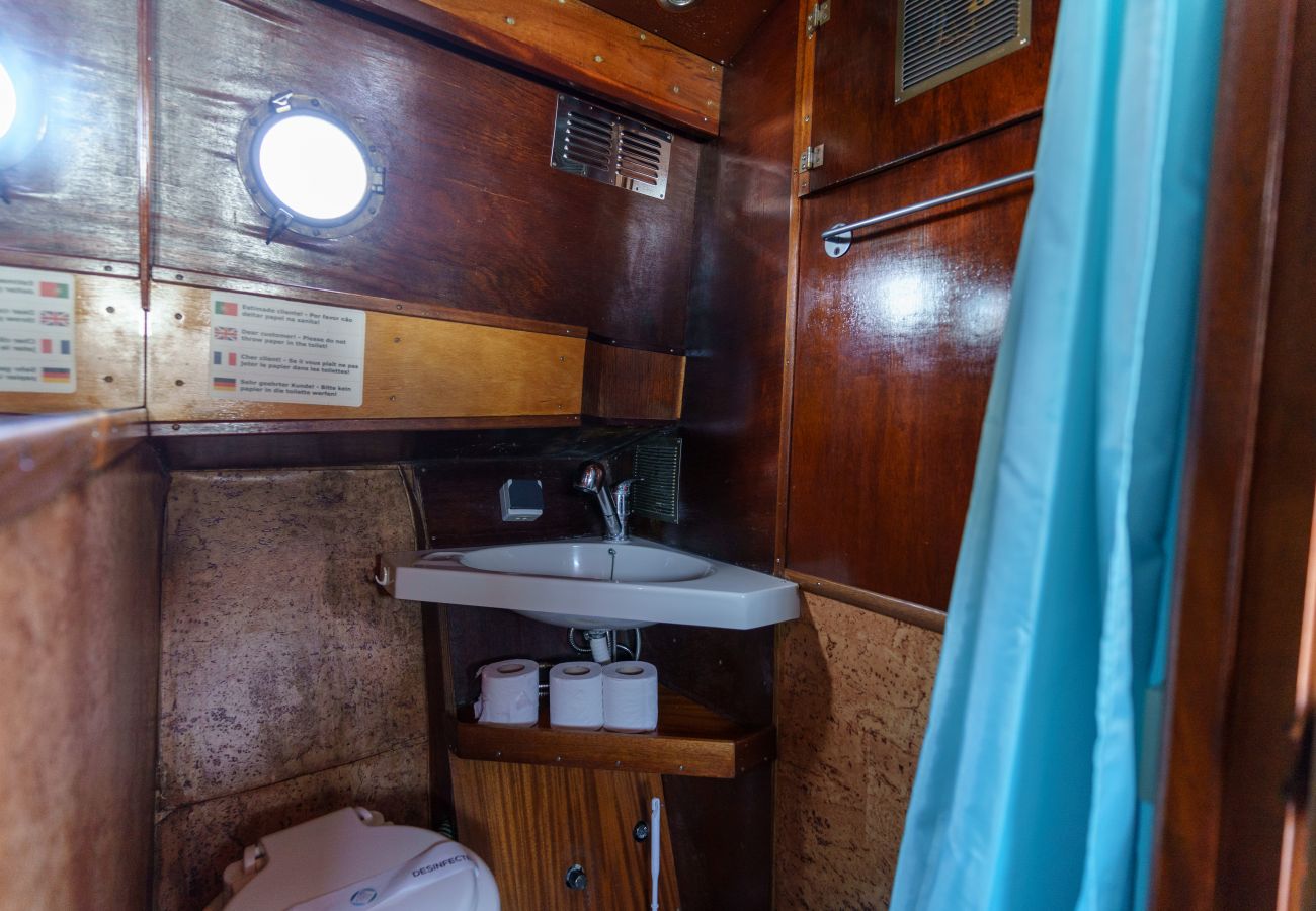 Boat in Vila Nova de Gaia - Night on Board Chris-Craft Douro Experience