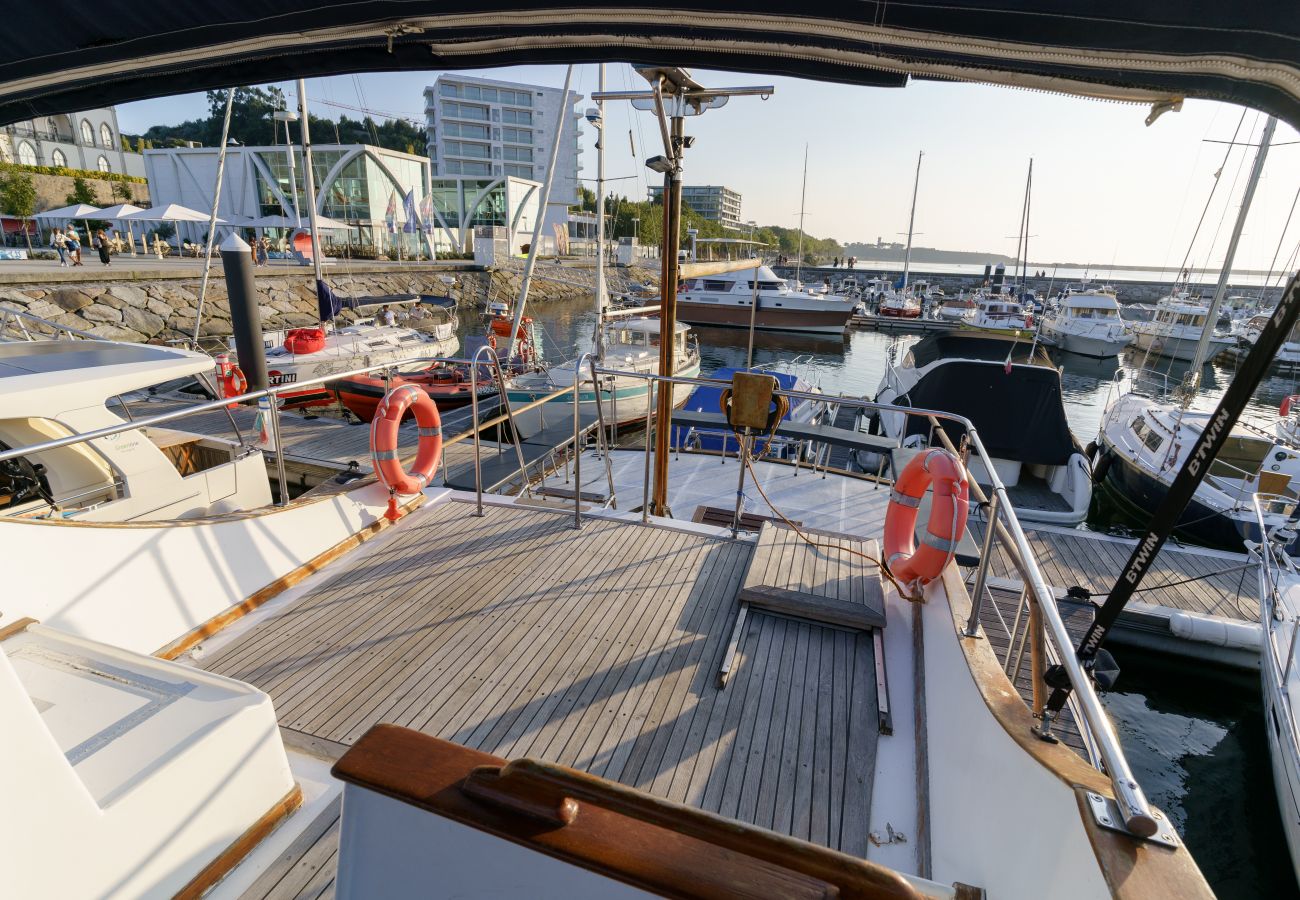 Boat in Vila Nova de Gaia - Night on Board Classic Wooden Boat