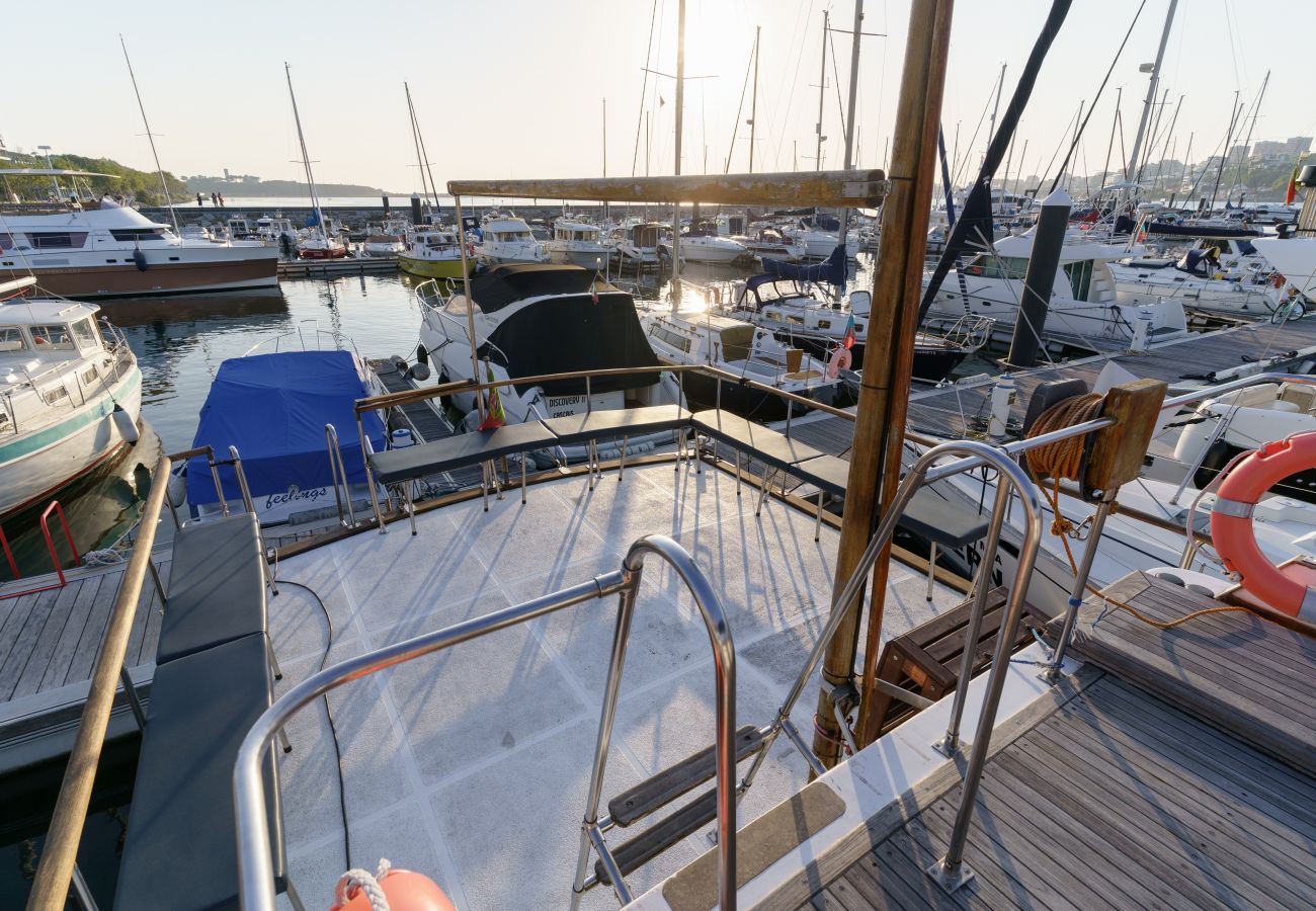 Boat in Vila Nova de Gaia - Night on Board Classic Wooden Boat