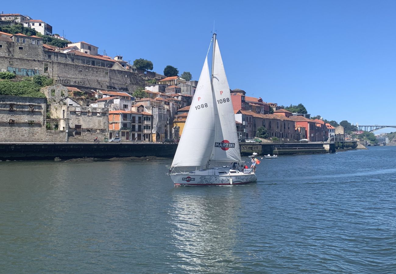 Boat in Vila Nova de Gaia - Night on Board Sailboat Experience