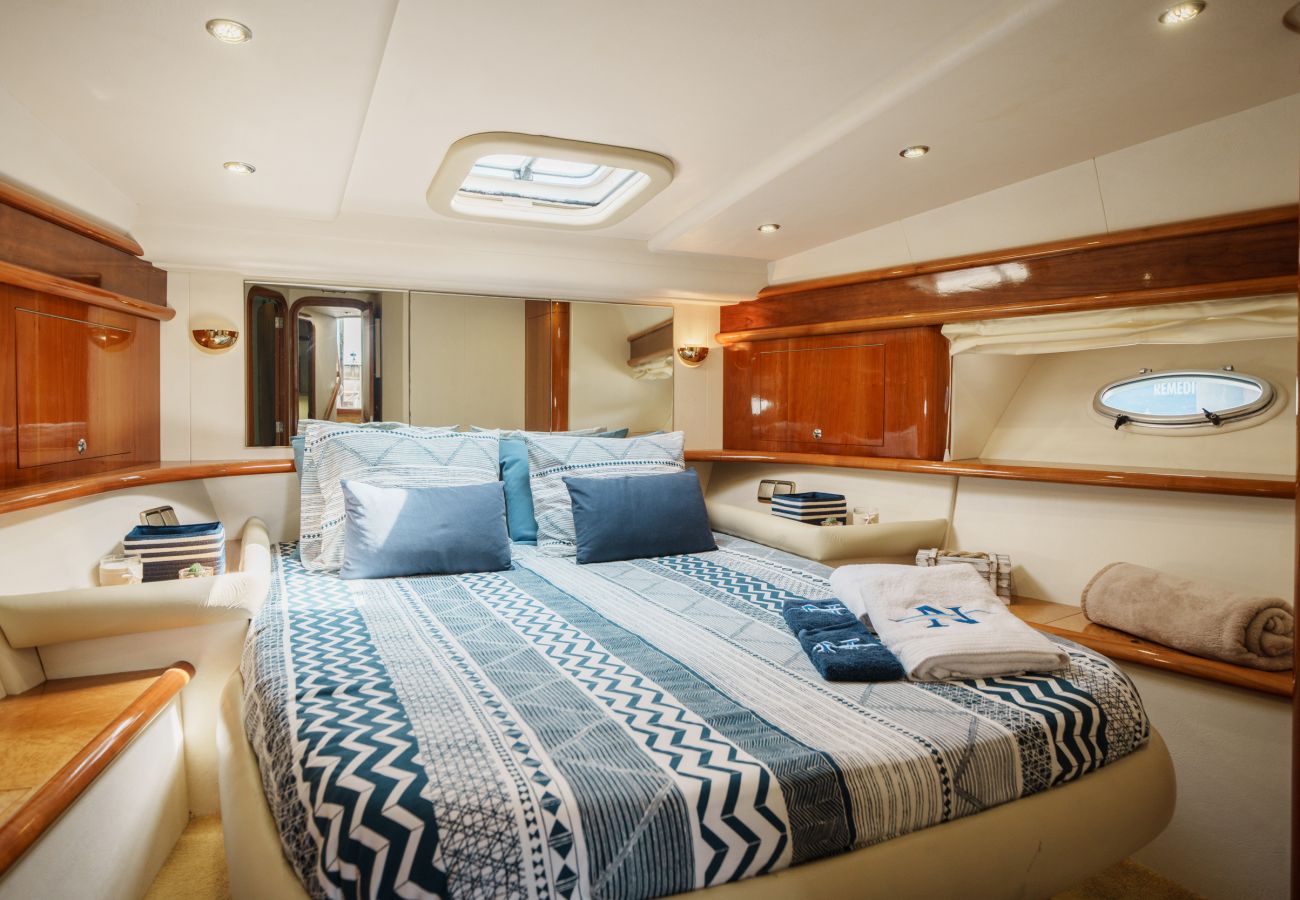 Boat in Vila Nova de Gaia - Night on board Superb Yacht