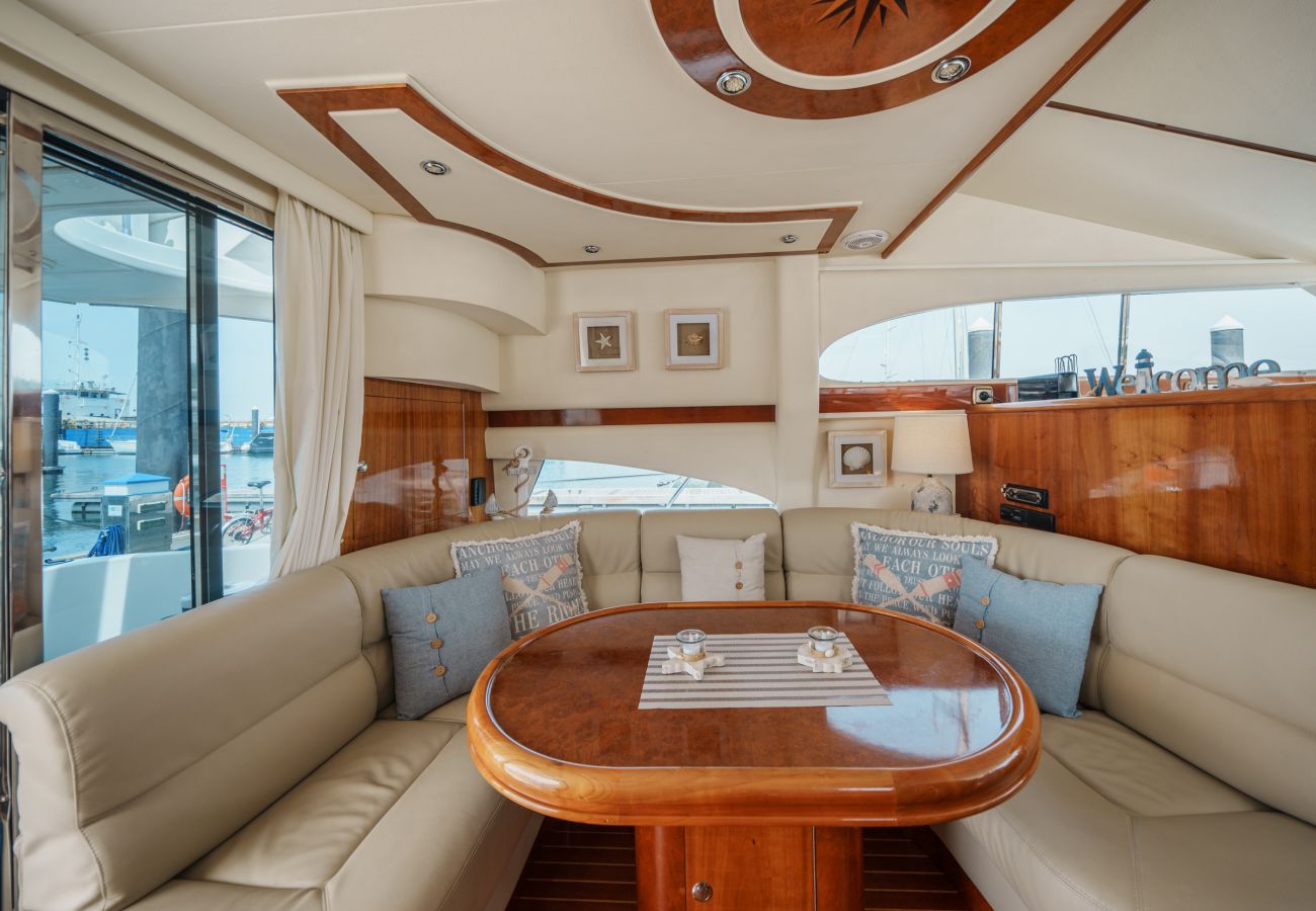Boat in Vila Nova de Gaia - Night on board Superb Yacht