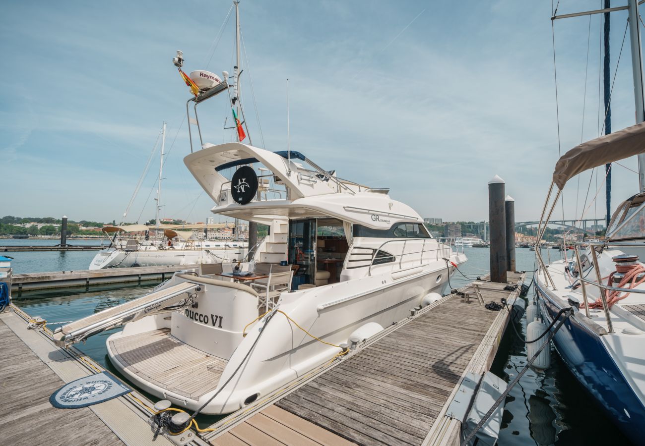 Boat in Vila Nova de Gaia - Night on board Superb Yacht