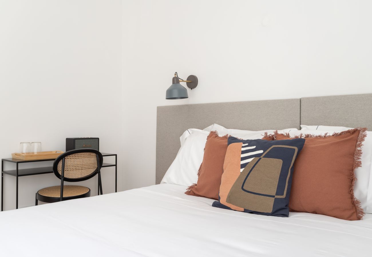 Rent by room in Lisbon - Lapa Diplomatic Suite 0.5 by Feel Lisboa