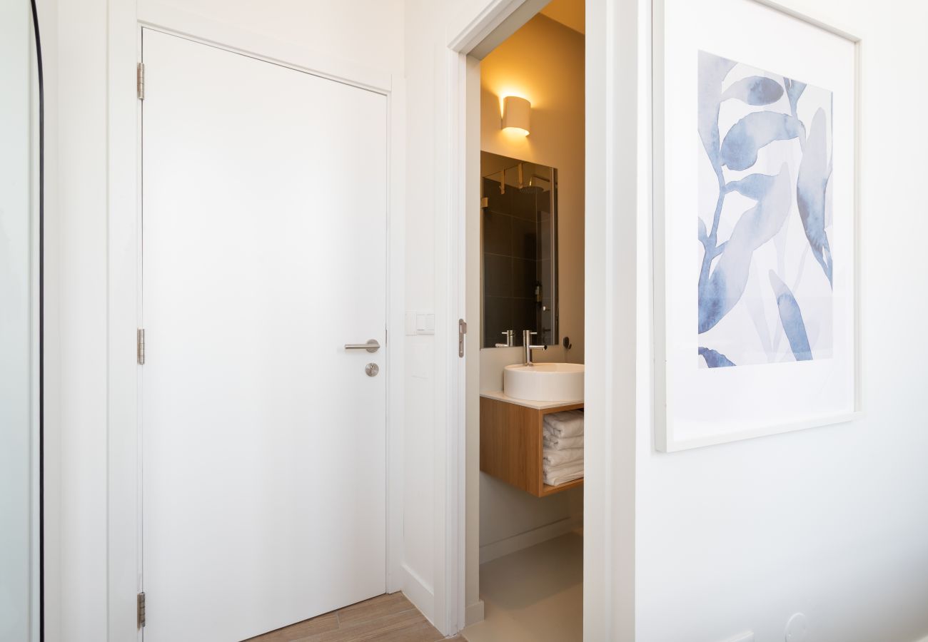 Rent by room in Lisbon - Lapa Diplomatic Suite 2.1 by Feel Lisboa