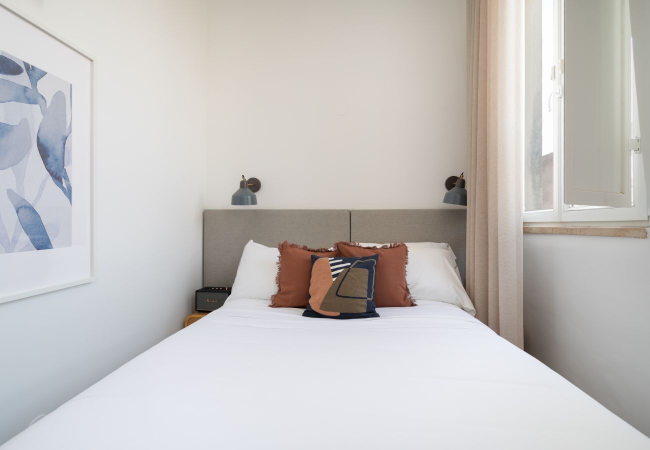 Rent by room in Lisbon - Lapa Diplomatic Suite 2.1 by Feel Lisboa