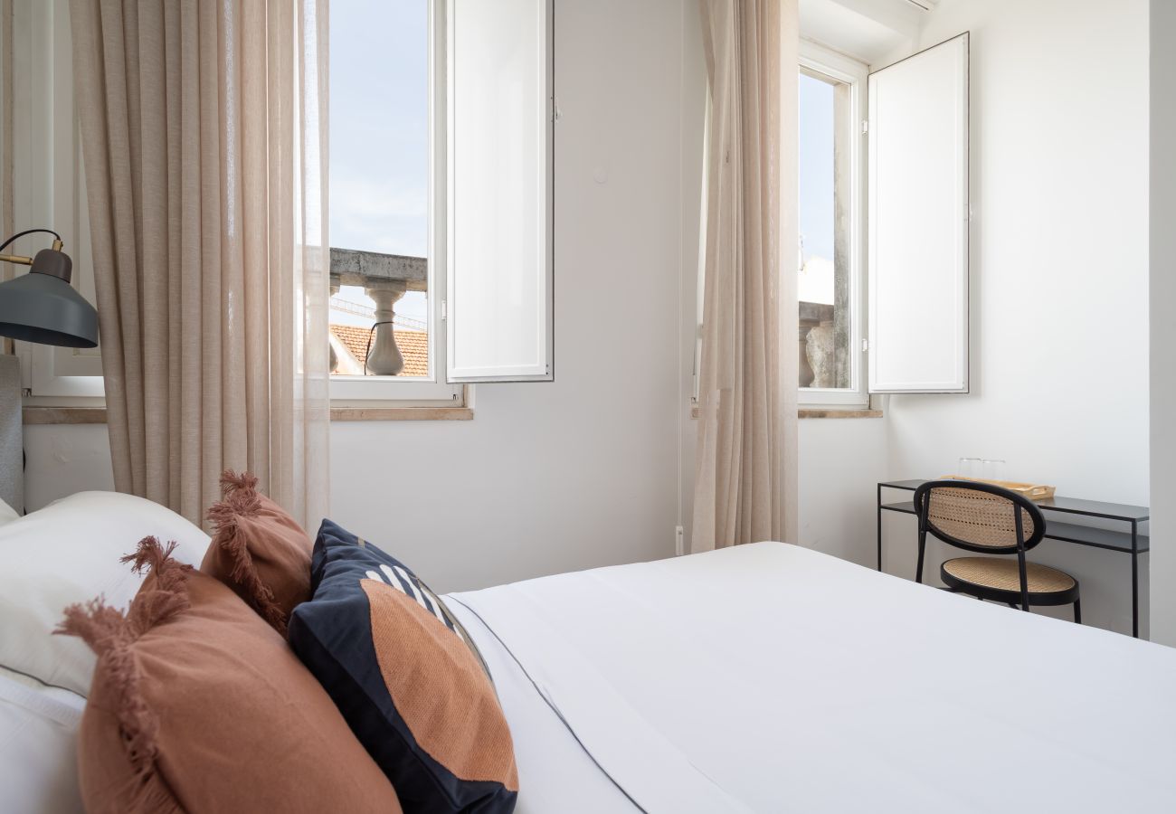 Rent by room in Lisbon - Lapa Diplomatic Suite 2.1 by Feel Lisboa