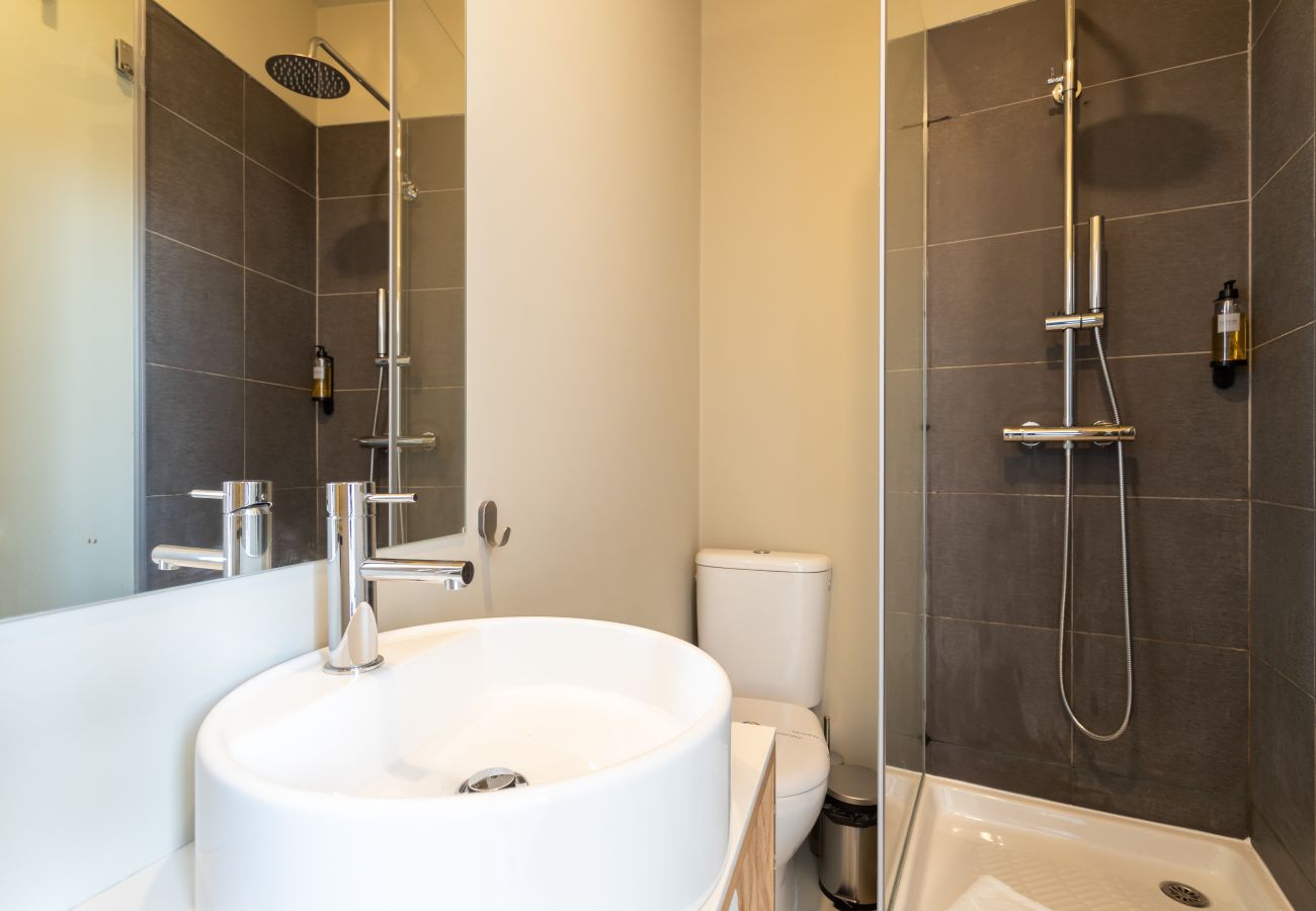 Rent by room in Lisbon - Lapa Diplomatic Suite 2.1 by Feel Lisboa