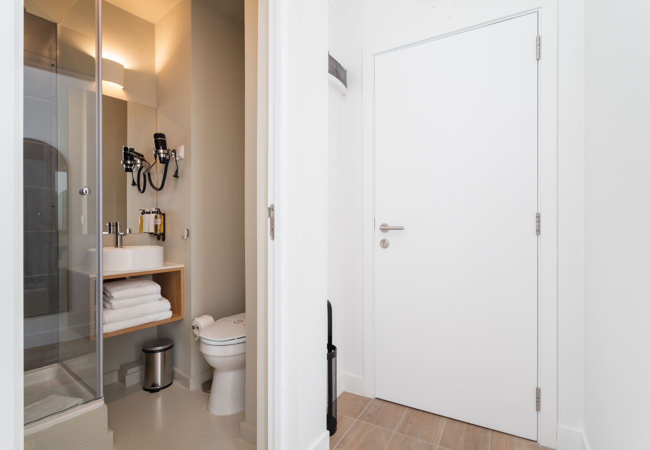 Rent by room in Lisbon - Lapa Diplomatic Suite 2.3 by Feel Lisboa