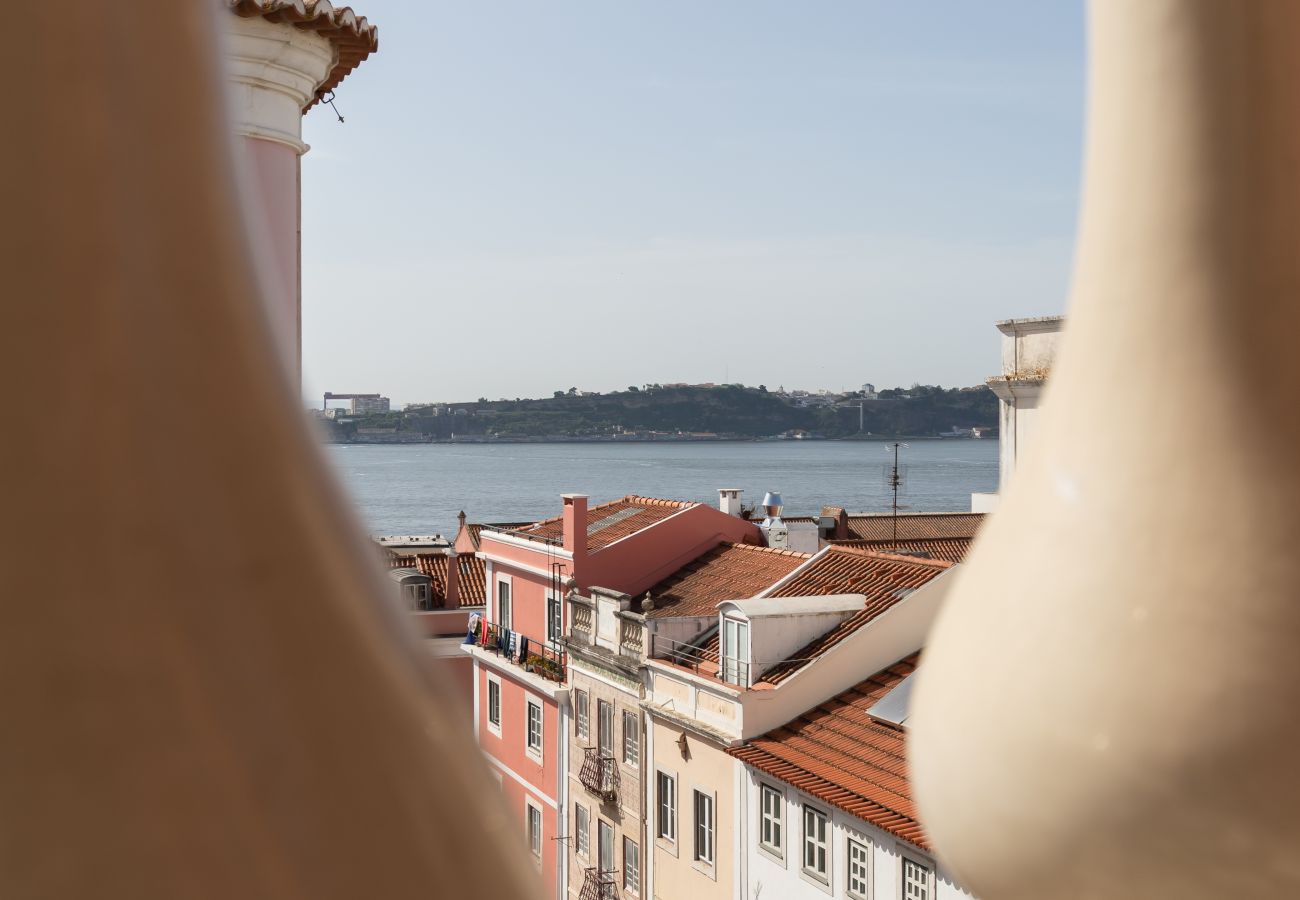 Rent by room in Lisbon - Lapa Diplomatic Suite 2.3 by Feel Lisboa