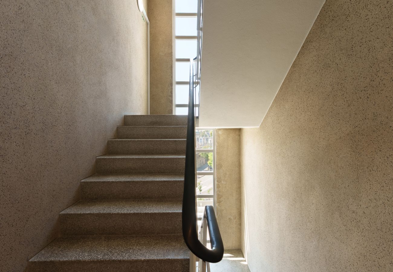 Local accommodation in Porto with a flexible terrace for working