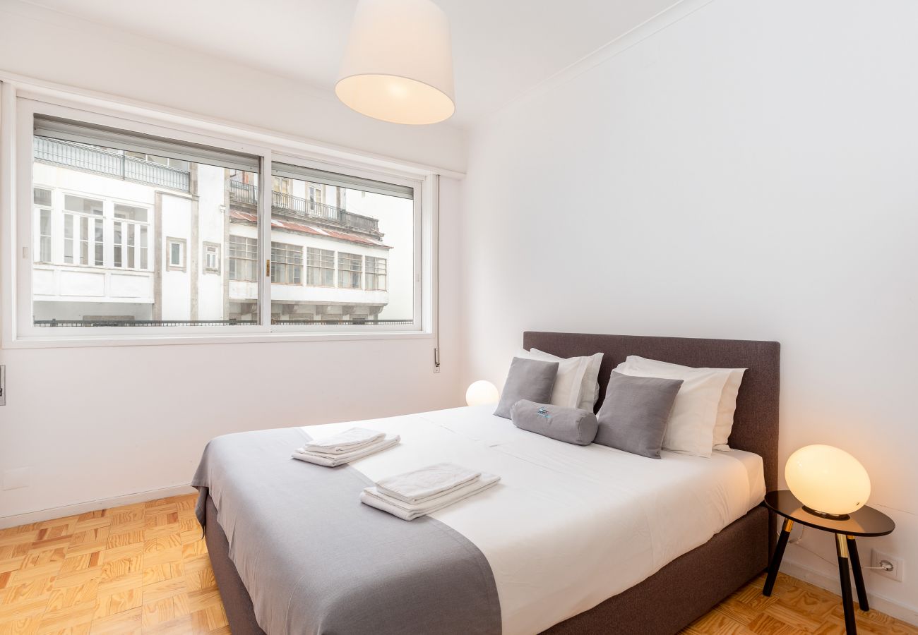 Apartamento en Oporto - Apartamento de 2 habitaciones, amueblado, terraza [STII]