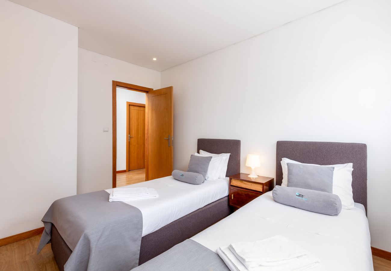 Apartamento en Oporto - Apartamento de 2 dormitorios, terraza, centro de Oporto [STI]