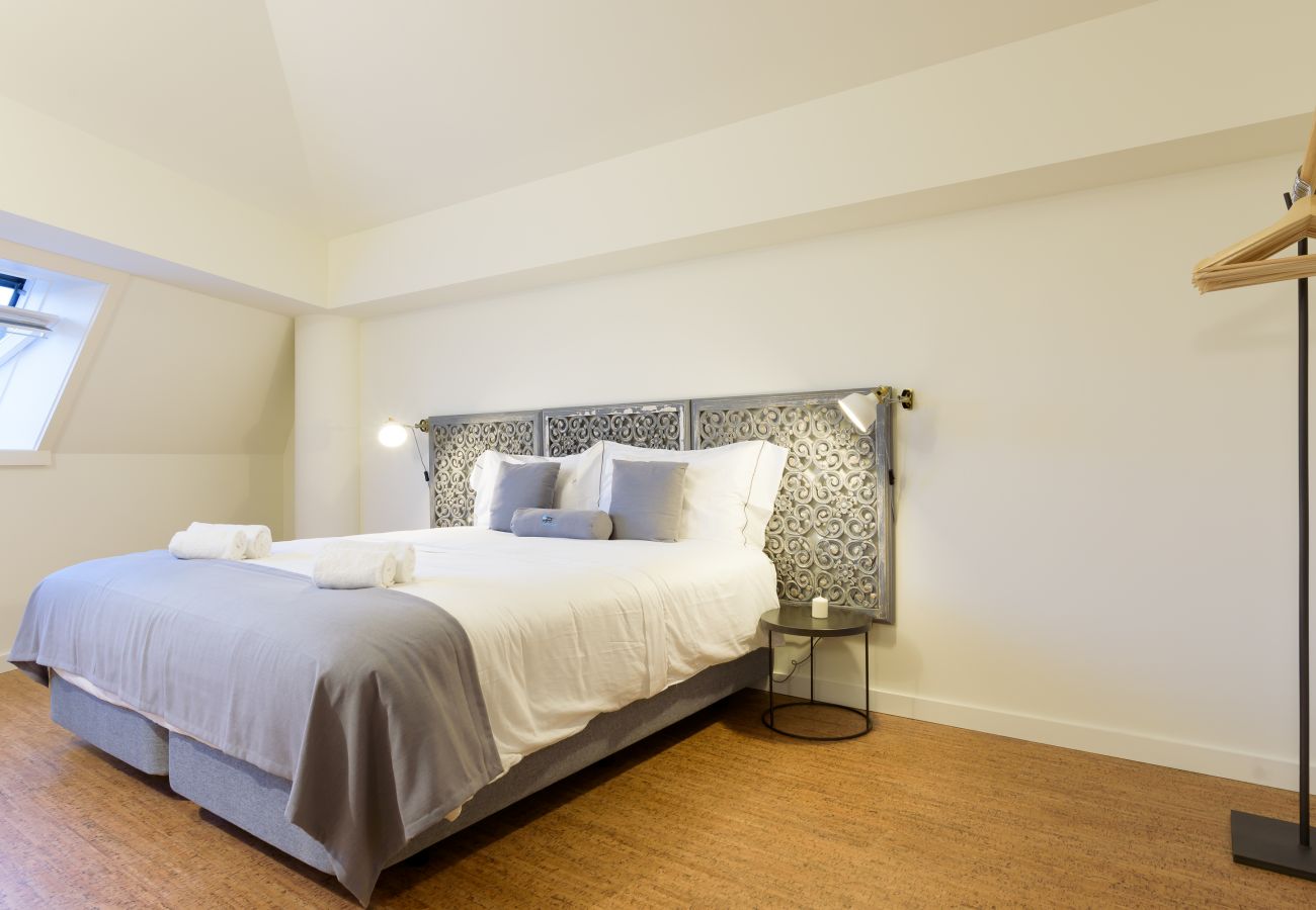 Apartamento en Oporto - Apartamento superior con balcón, Avenida dos Aliados [GL402]