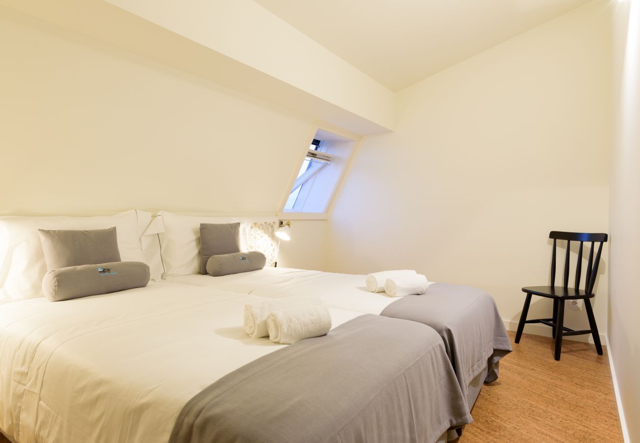 Apartamento en Oporto - Apartamento superior con balcón, Avenida dos Aliados [GL402]