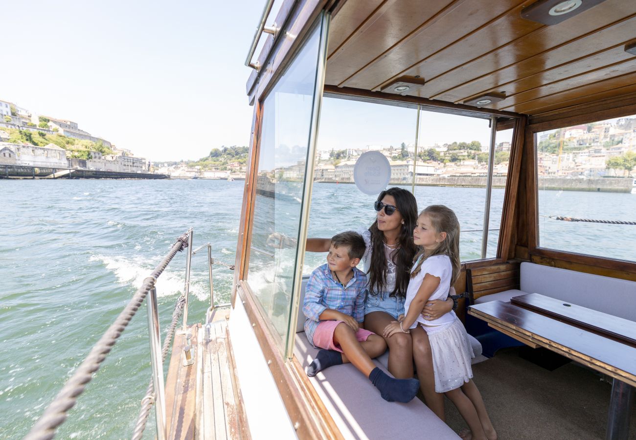 Barco en Vila Nova de Gaia - Night on Board Chris-Craft Douro Experience