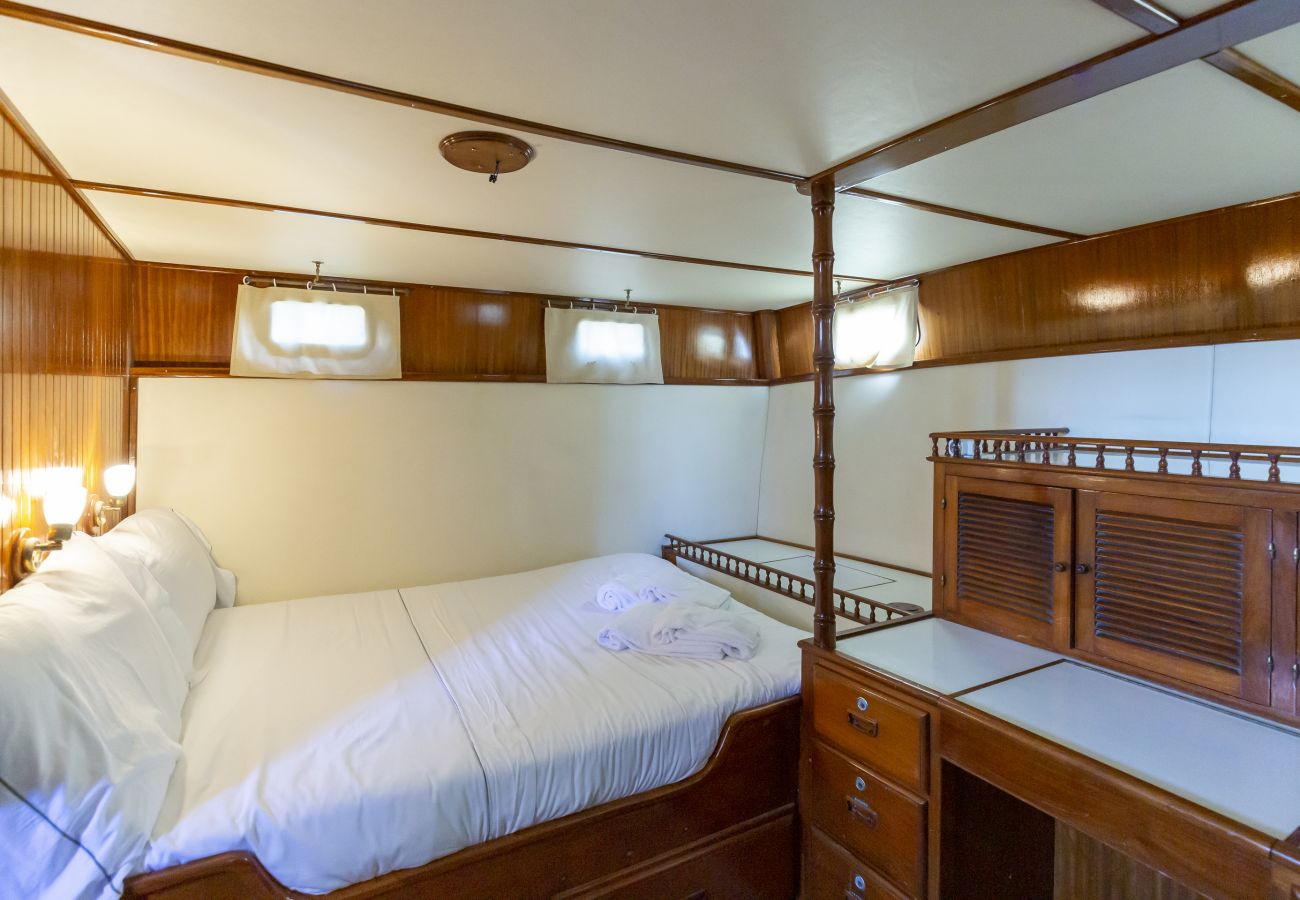 Barco en Vila Nova de Gaia - Night on Board Classic Wooden Boat