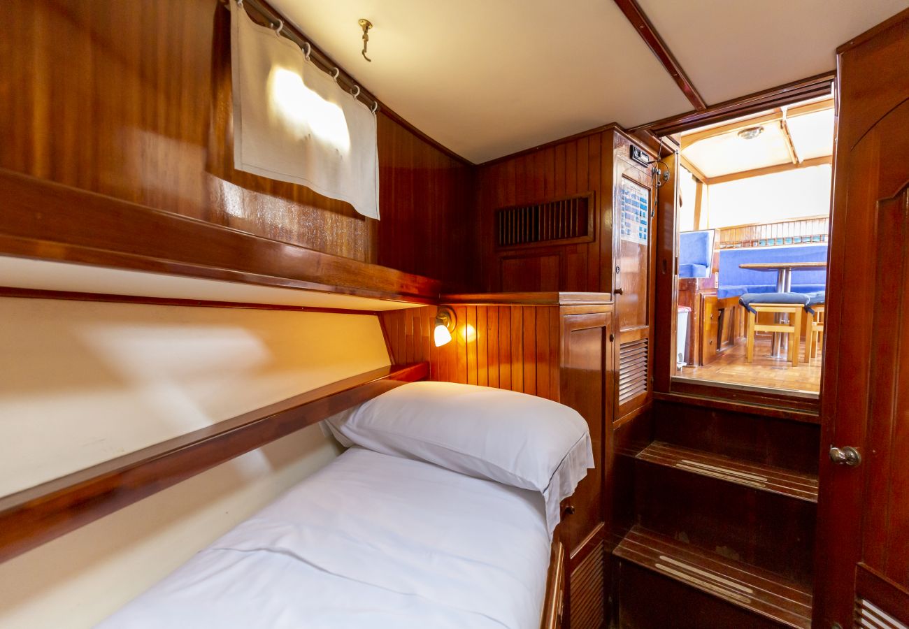 Barco en Vila Nova de Gaia - Night on Board Classic Wooden Boat