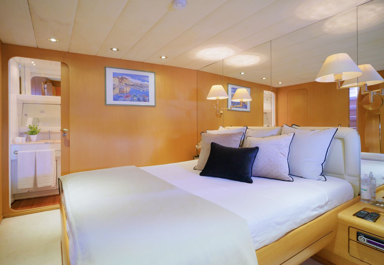 Barco en Oporto - Night On Board Majestic Yacht