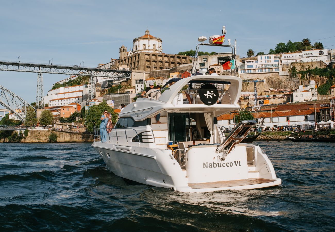 Bateau à Vila Nova de Gaia - Night on board Superb Yacht