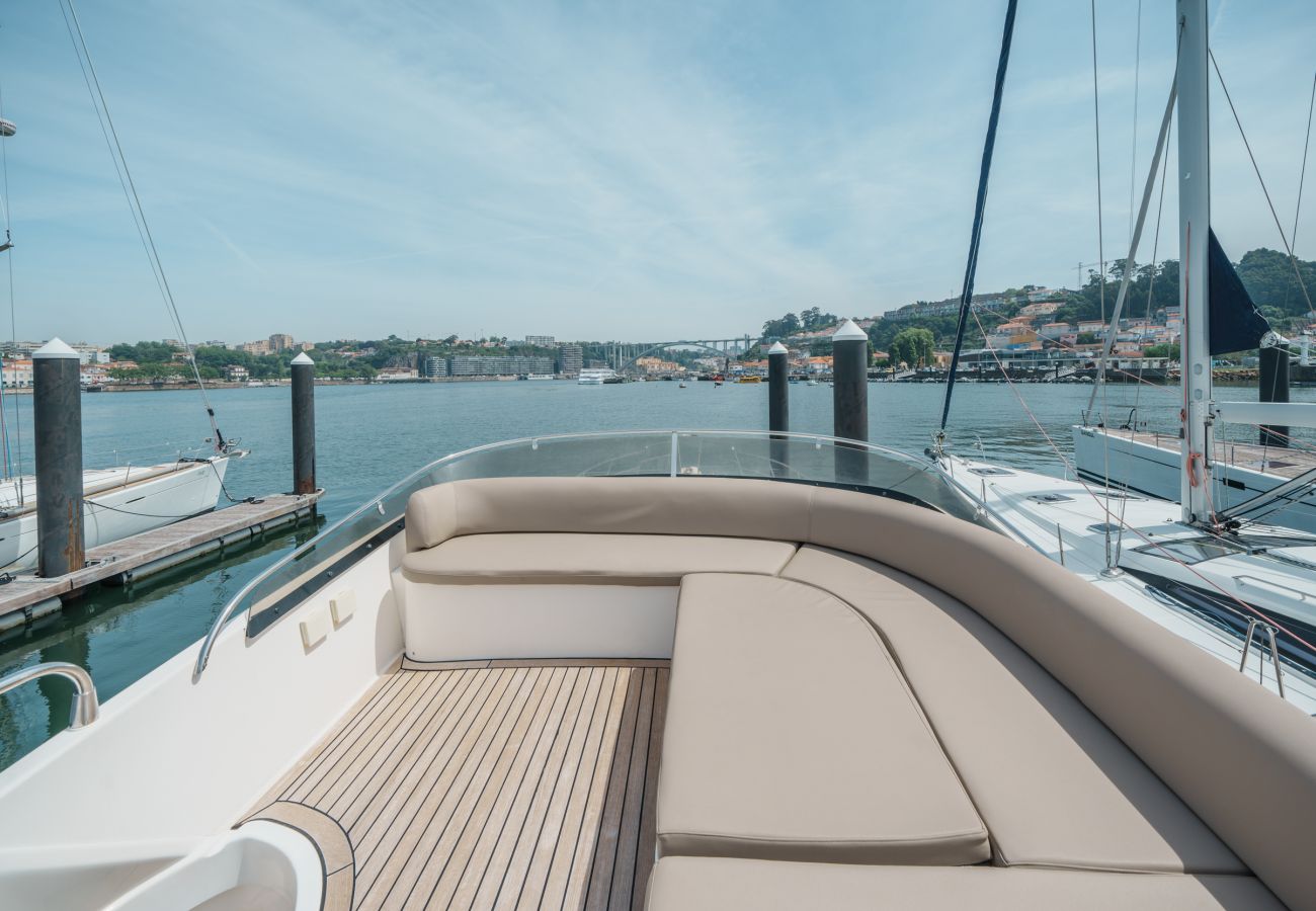 Bateau à Vila Nova de Gaia - Night on board Superb Yacht