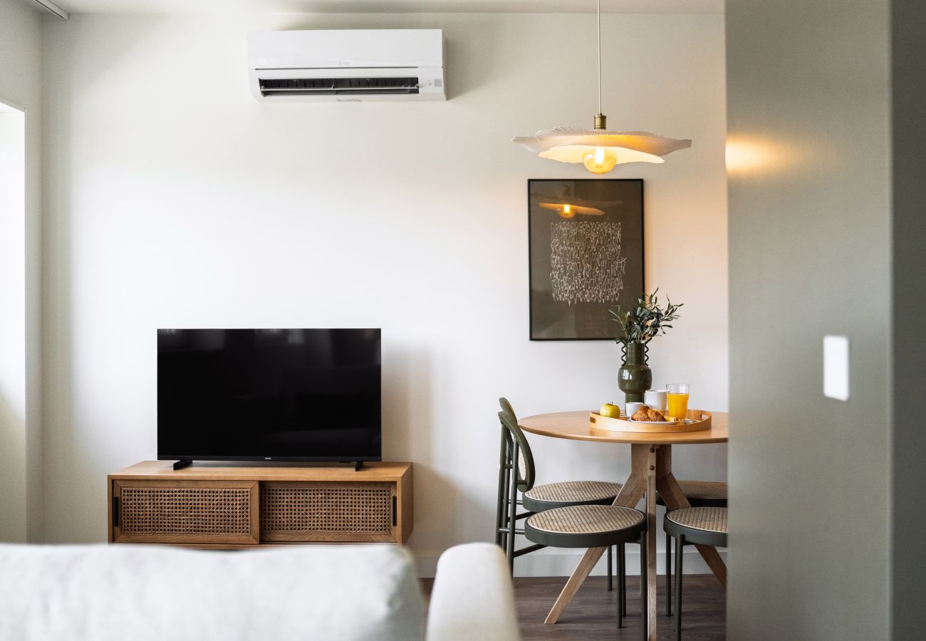 Appartement baigné de lumière naturelle, idéal pour les couples