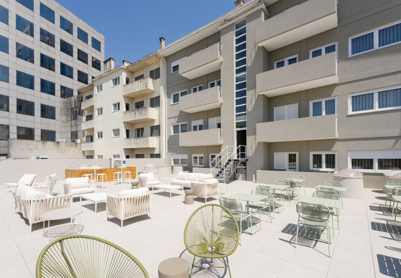 Hébergement local à Porto avec un espace polyvalent pour les nomades numériques