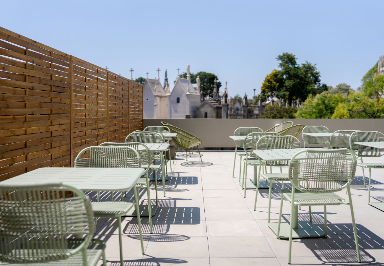 Logement local avec terrasse privée, idéal pour rattraper son retard dans son travail 