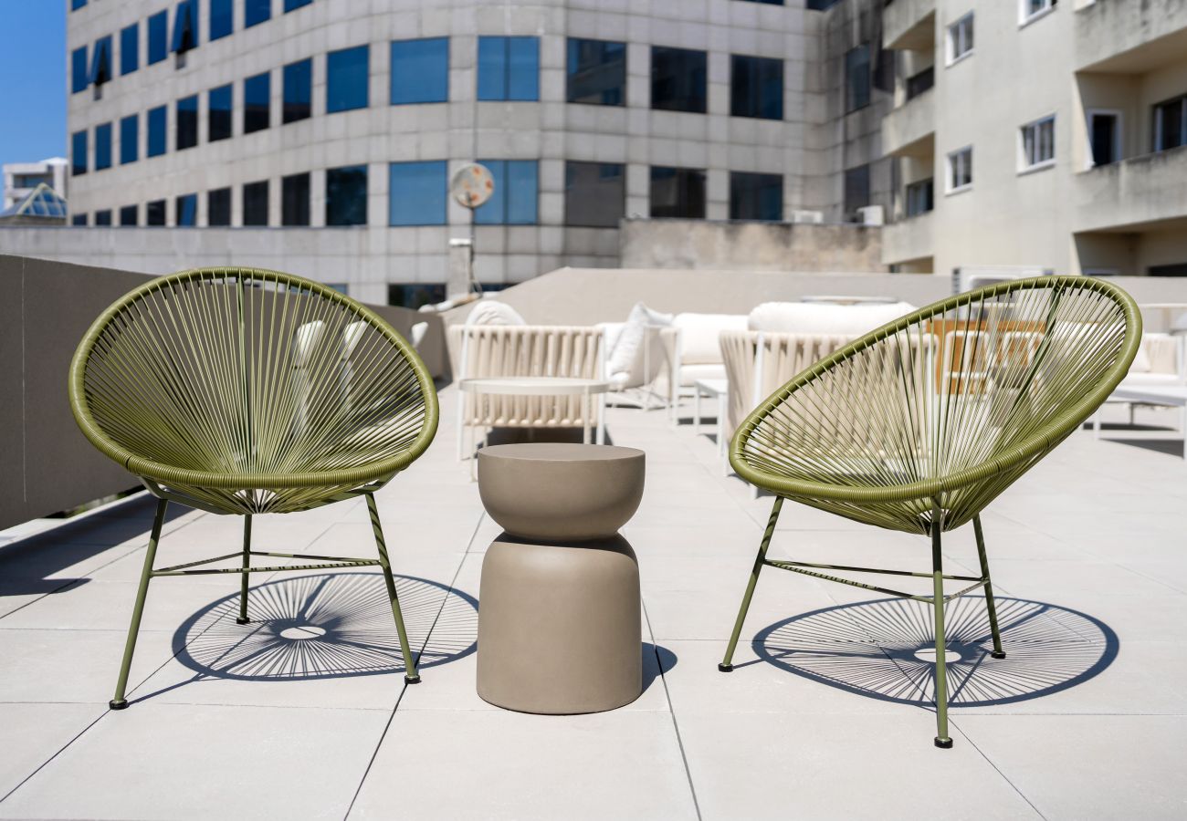 Logement local à Bom Sucesso avec terrasse, idéal pour les couples