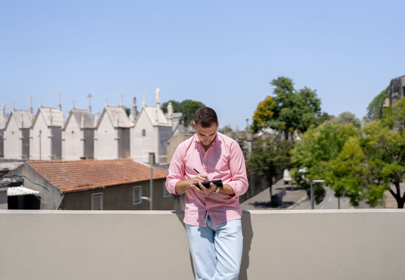 Travaillez sur notre terrasse tout en profitant de la vue sur la ville de Porto.